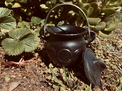 Triple Moon Cauldron Cast Iron